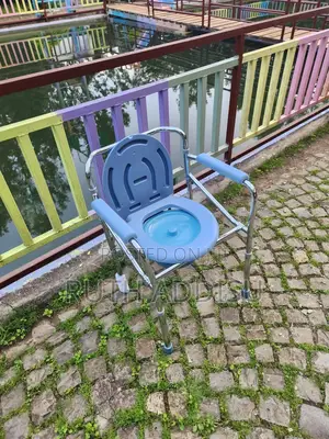 Photo - Toilet Chair奔走commode Chair蝨好poty Chair Medical网了commode Chair Poty