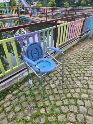 Photo - Commode Chair協會toilet Chair Brand New腕力commode Chair軟禁commode Chair
