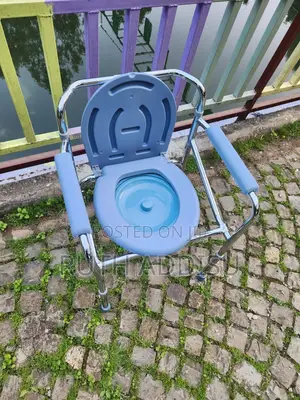 Photo - Shower and Popo Multifunctional Commode Chair朱槿toilet Chair延續commode