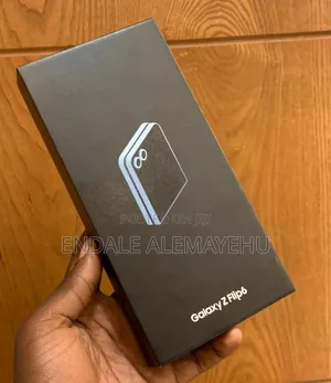 Photo - New Samsung Galaxy Z Flip6 256 GB Blue