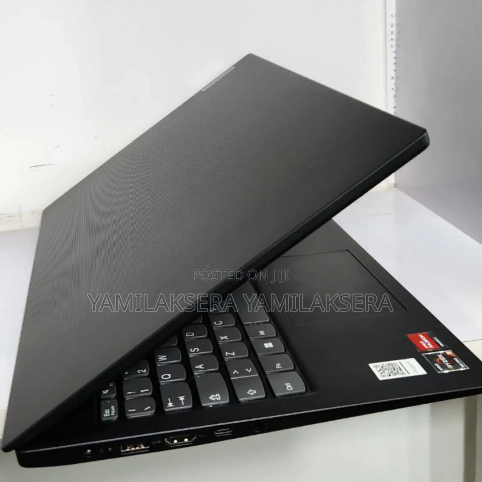 New Laptop Lenovo V15 8GB AMD Ryzen 3 SSD 256GB