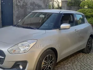 Suzuki Swift 2022 Silver