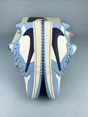 Photo - Jordan 1 Dunk Travis Scott