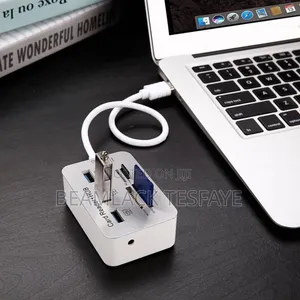 Photo - Card Reader and Usb Hub