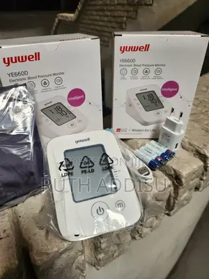 Photo - Yuwell Blood Pressure Monitor庫藏digital Rechargeable Blood Pressuer