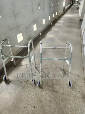 Photo - Formal Medical Almunium Walker輕易brand New Stainless Walker轟該walking