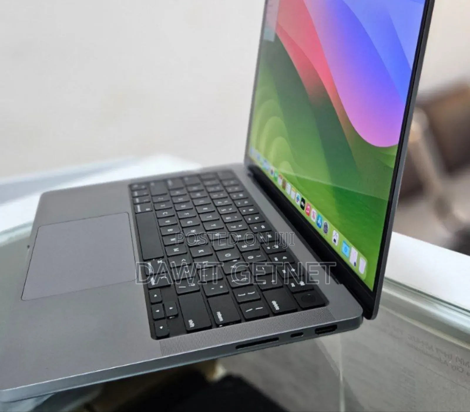 New Laptop Apple MacBook Pro M1 16GB Apple M1 Pro SSD 512GB