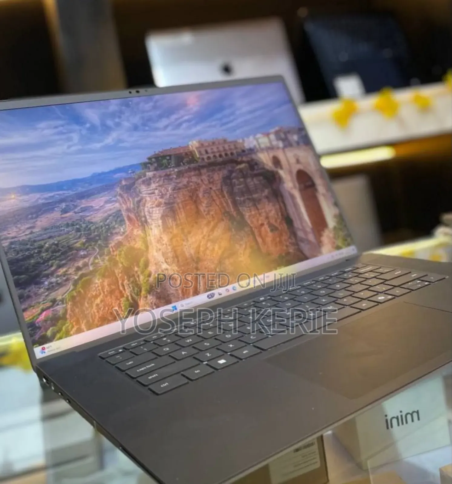 New Laptop Dell Precision 5690 32GB Intel Core Ultra 7 SSD 1T