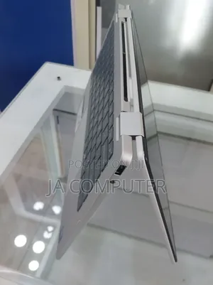 New Laptop HP OmniBook 5 Flip 16GB Intel Core 7 SSD 512GB