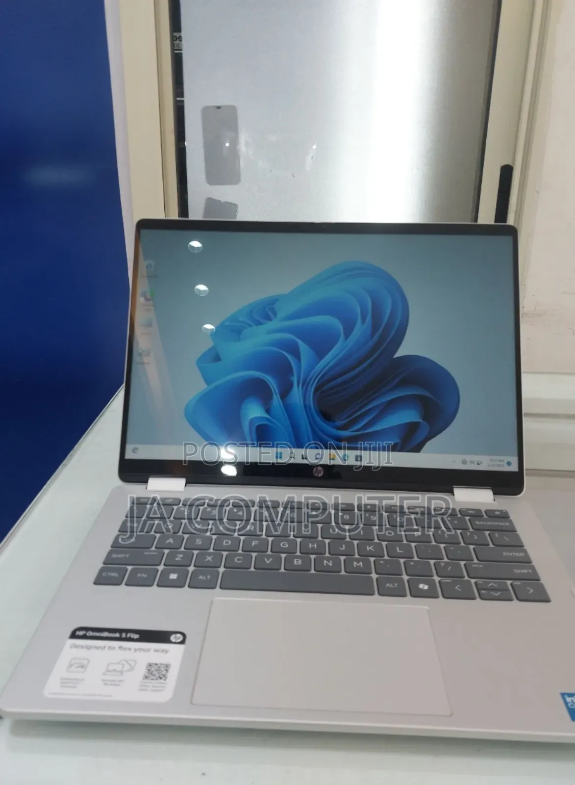 New Laptop HP OmniBook 5 Flip 16GB Intel Core 7 SSD 512GB