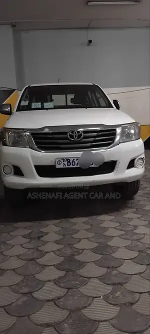 Photo - Toyota Hilux 3.0 D-4D 4x4 2013 White