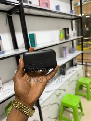 Photo - Wifi Router + Power Bank