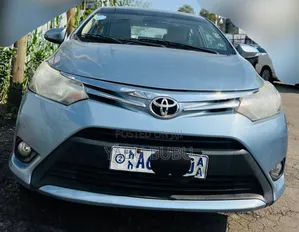 Photo - Toyota Yaris SE Hatchback 5dr 2014 Blue