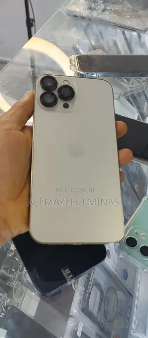 Photo - New Apple iPhone 13 Pro Max 256 GB Rose Gold