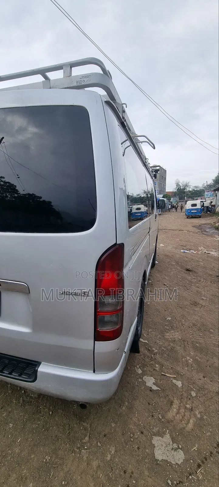 Toyota HiAce 2011 Silver
