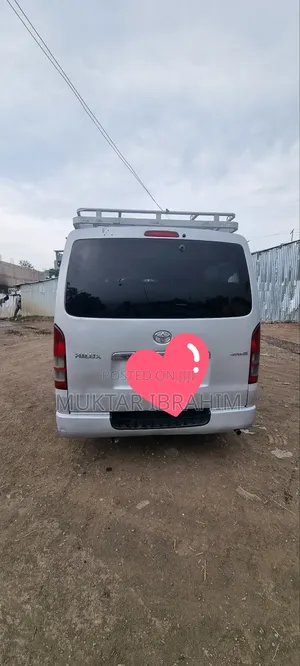 Toyota HiAce 2011 Silver