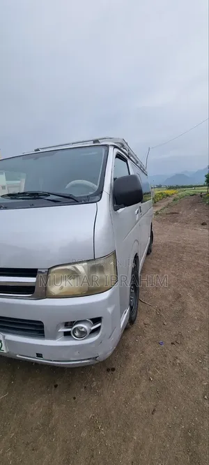 Toyota HiAce 2011 Silver