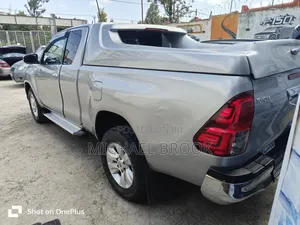 Toyota Hilux 2018 Silver