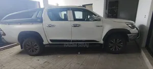 Photo - Toyota Hilux Revo Double Cab Deisel 2.4 RWD 2017 White