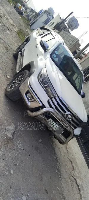 Toyota Hilux Revo Double Cab Deisel 2.4 RWD 2017 White