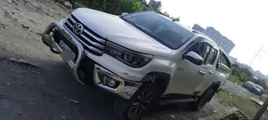 Toyota Hilux Revo Double Cab Deisel 2.4 RWD 2017 White