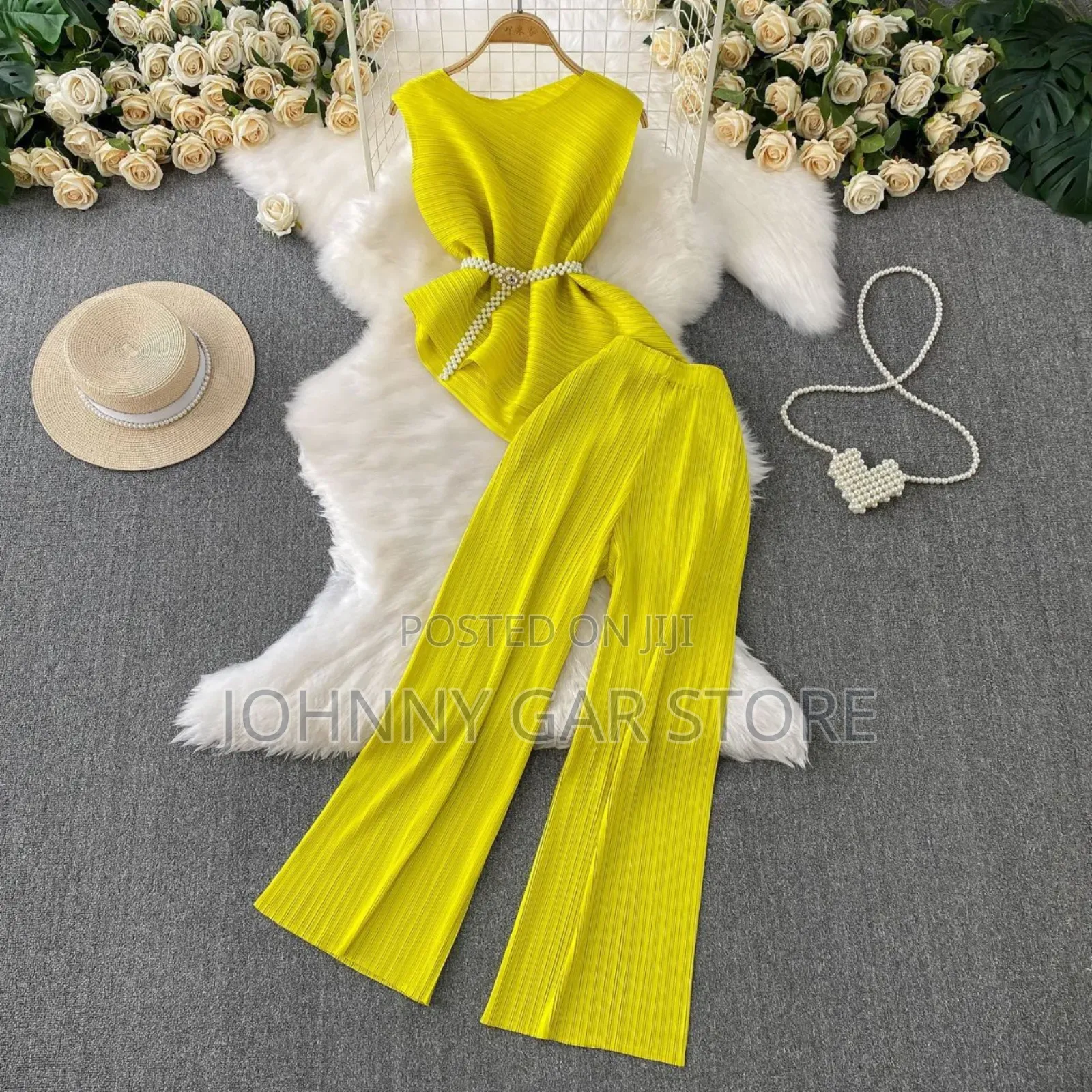 ማራኪ ቶፕ ከነሱሪ