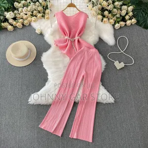 ማራኪ ቶፕ ከነሱሪ