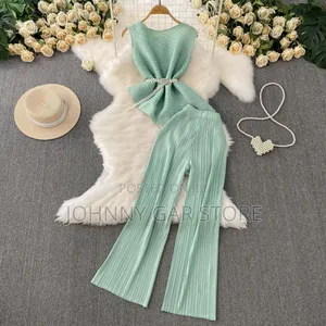 ማራኪ ቶፕ ከነሱሪ