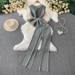 ማራኪ ቶፕ ከነሱሪ