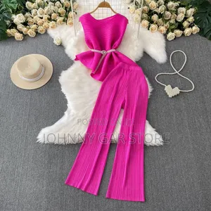 ማራኪ ቶፕ ከነሱሪ