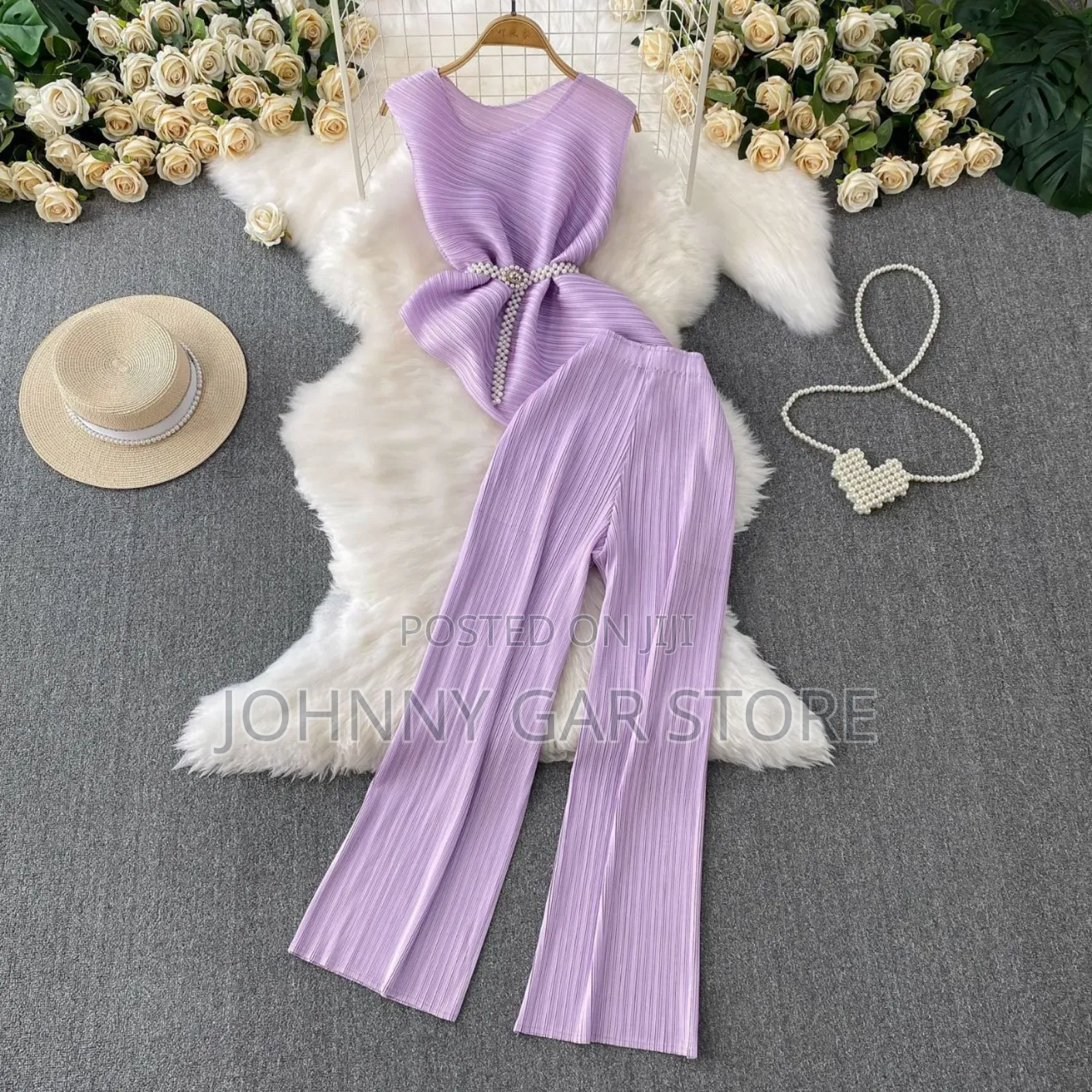 ማራኪ ቶፕ ከነሱሪ