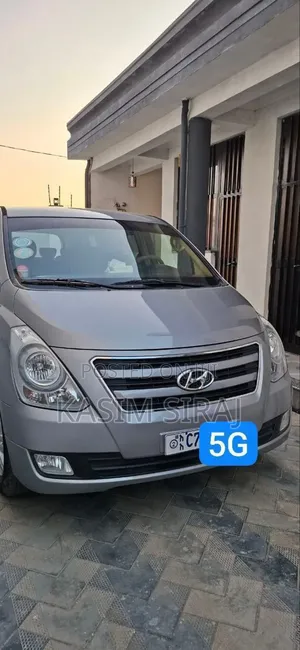Photo - Hyundai H1 2018 Silver