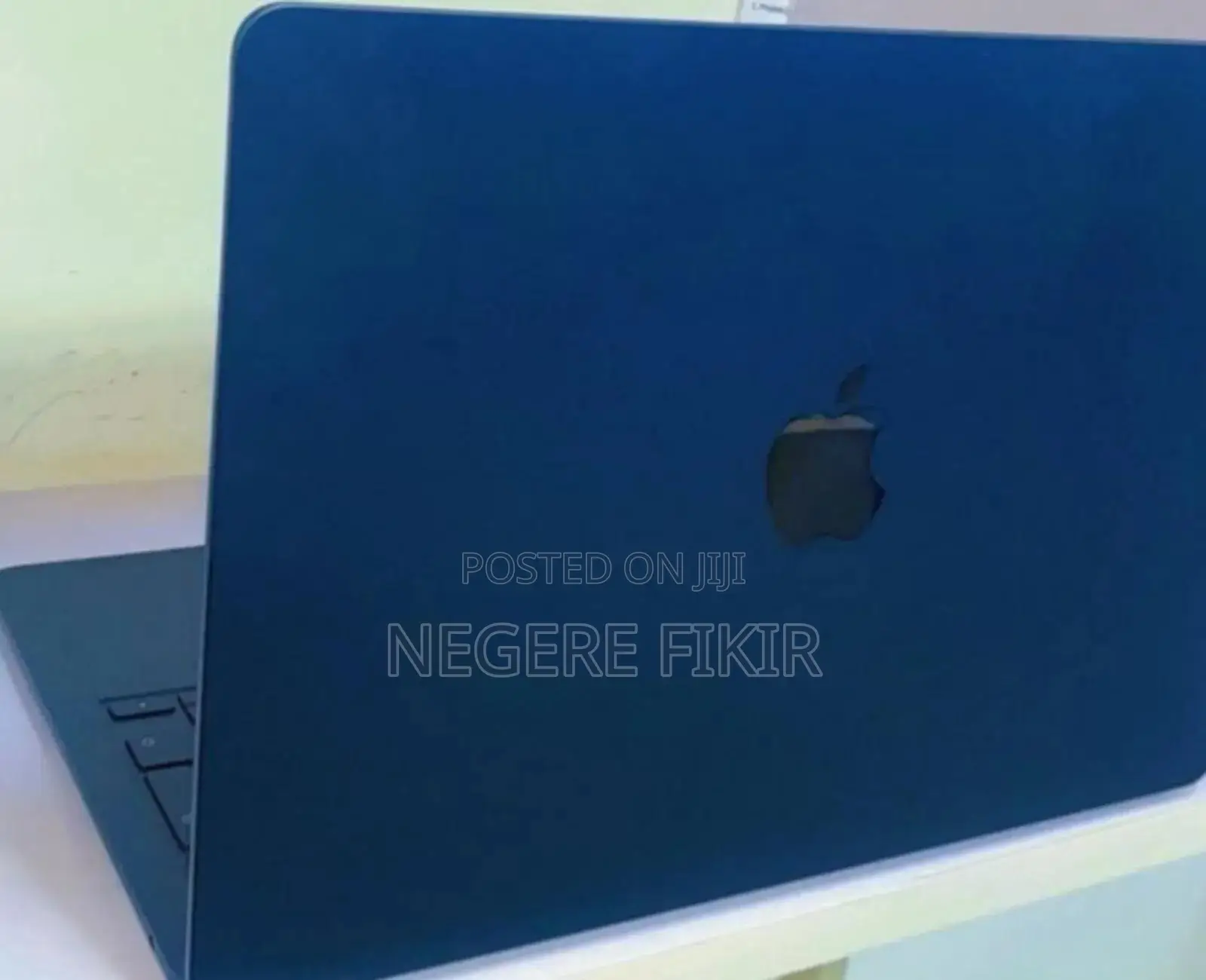 New Laptop Apple MacBook Air 2022 M2 8GB Apple M2 SSD 256GB