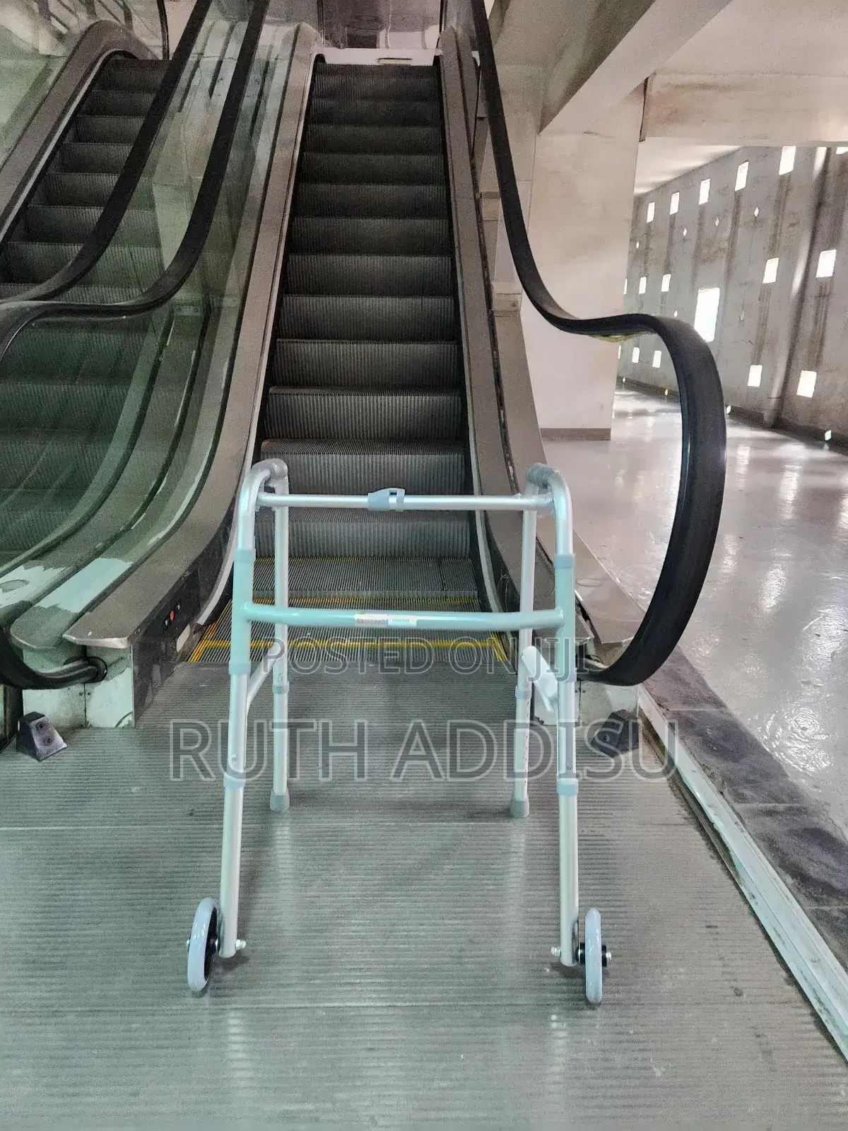 Medical Stainless Walker建議stainless Walker輕微brand New Walking Aid