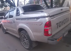 Toyota Hilux 2013 Gray