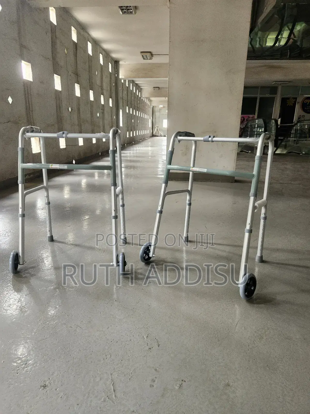 Almunium Walker腕骨foldable Walker暑氣medical Walker腔內walker鳵我walker