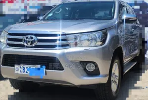 Photo - Toyota Hilux 2018 Silver