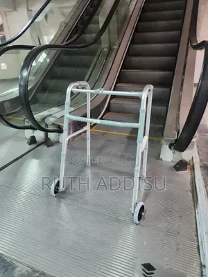 Photo - Brand New Walker肺炎walking Aid腕帶foldable Stainless Walker冤案meducal