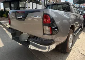 Toyota Hilux 2020 Gold