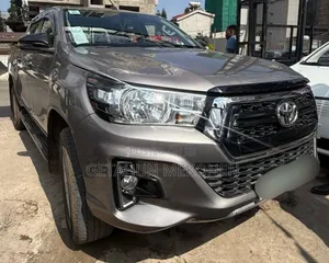Toyota Hilux 2020 Gold
