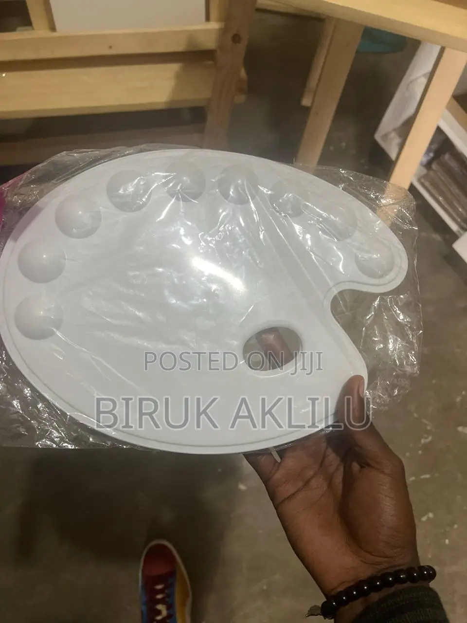 Artist Paint Palette – Durable Plastic Mixing Tray