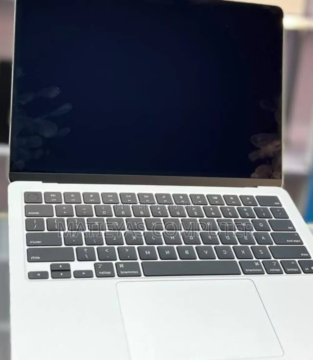 New Laptop Apple MacBook Air 2025 M4 13-Inch 16GB Apple M4 SSD 256GB