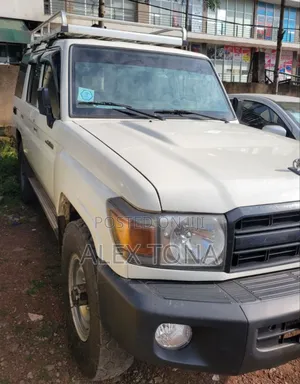 Toyota Land Cruiser 2004 White
