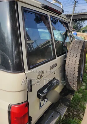 Toyota Land Cruiser 2004 White