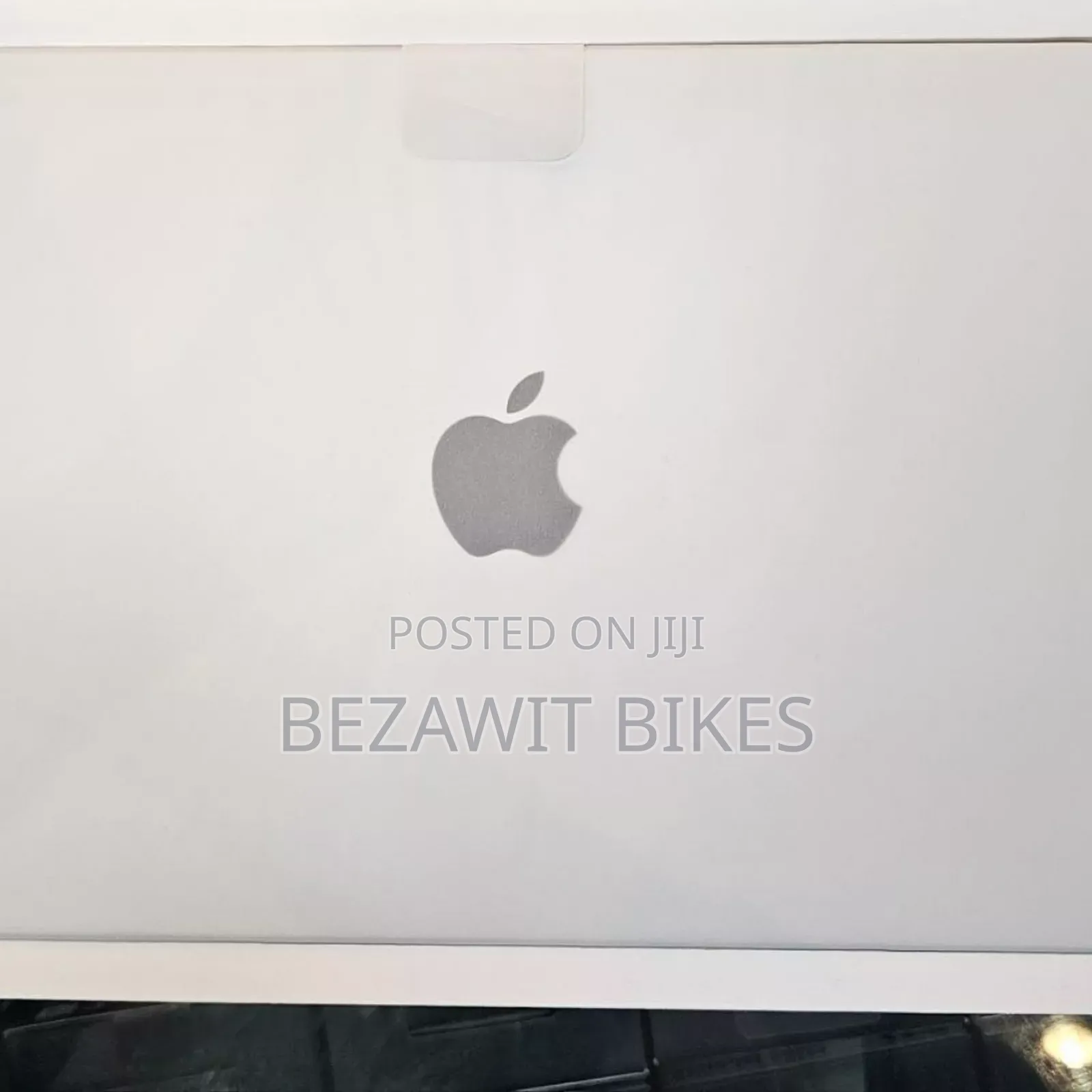 New Laptop Apple MacBook Pro 2024 M3 14-Inch 16GB Apple M4 SSD 512GB