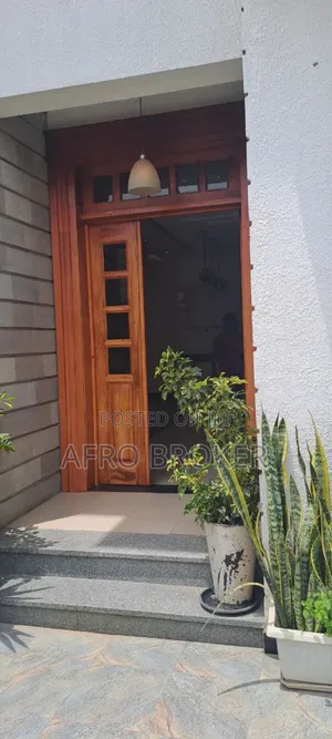 Furnished 8bdrm House in Garment Lafto for sale