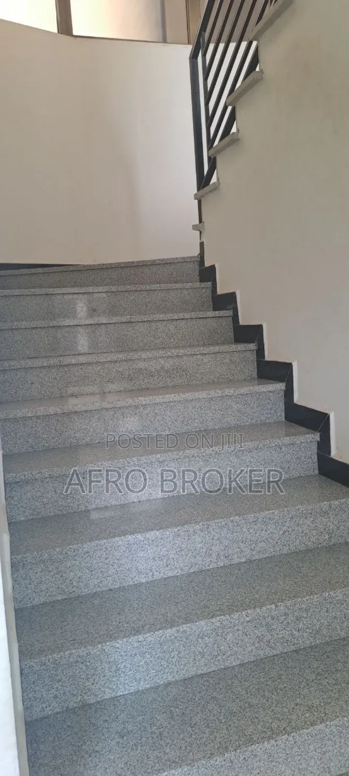 Furnished 8bdrm House in Garment Lafto for sale