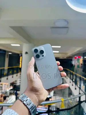 Photo - Apple iPhone 16 Pro 128 GB Silver