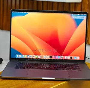 New Laptop Apple MacBook Pro 2019 16GB Intel Core I7 SSD 512GB