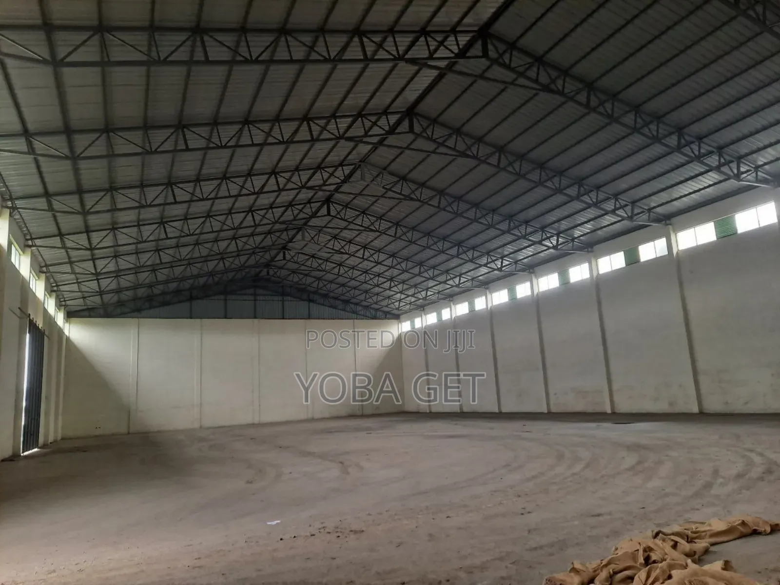 አስቸካይ የሚሸጥ መጋዘን